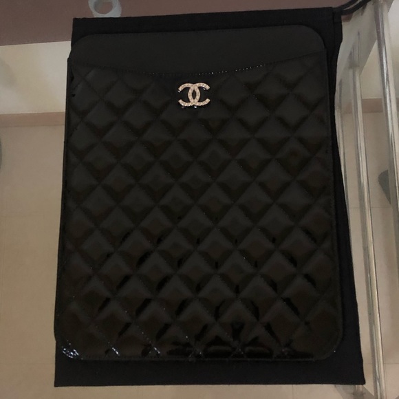 CHANEL QUILTED PATENT CC LOGO IPAD/TABLET  CASE - Picture 2 of 7